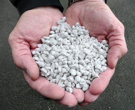  Perlite: Un Material Versátil para Aislamiento Térmico y Absorción de Líquidos