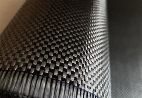 ¡Woven Carbon Fiber: Un Vistazo Profundo a la Revolución en Materiales Compuestos!